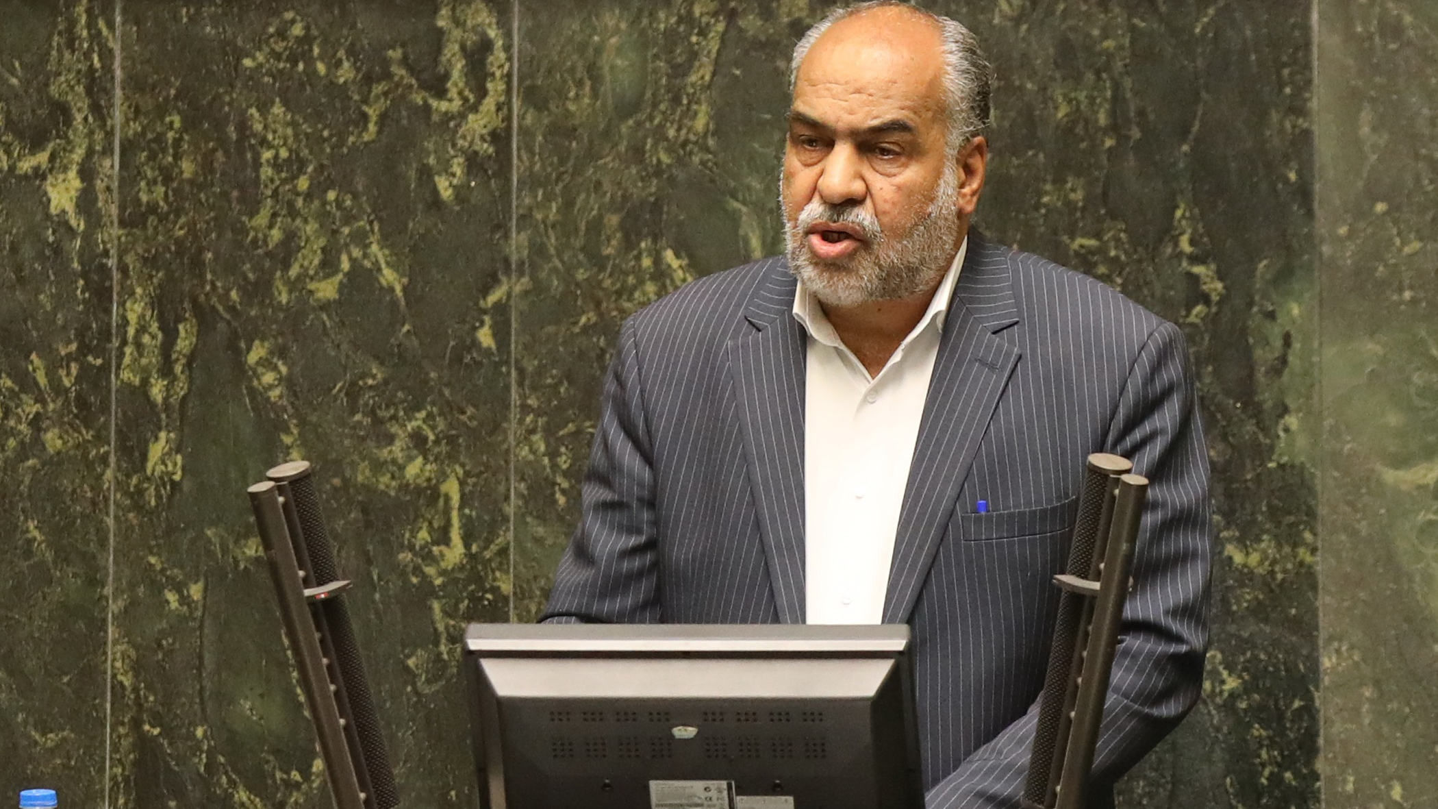 کروز گردن کلفتی می‌کند و موجب نارضایتی مردم شده است